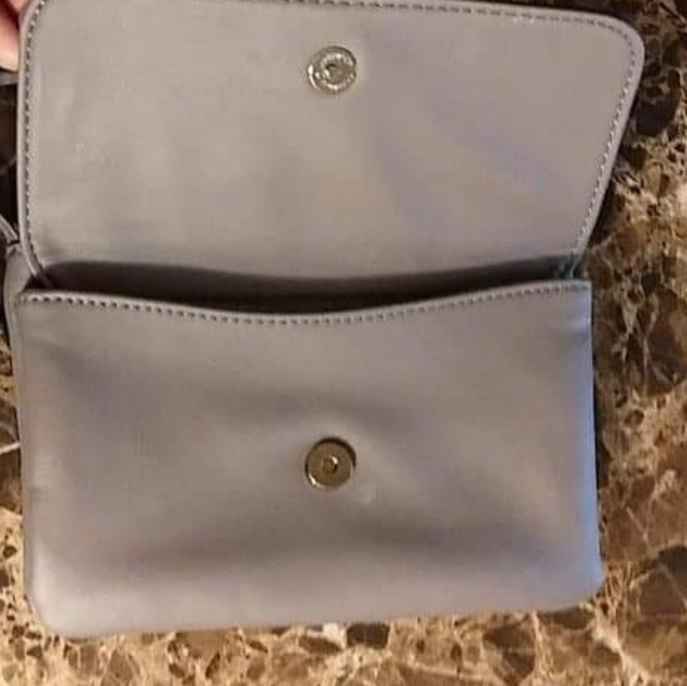 Like New Simply Vera Mini Crossbody - Picture 3 of 7